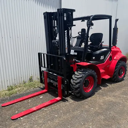 2.5 Tonne 4Wd Rt Forklift 21